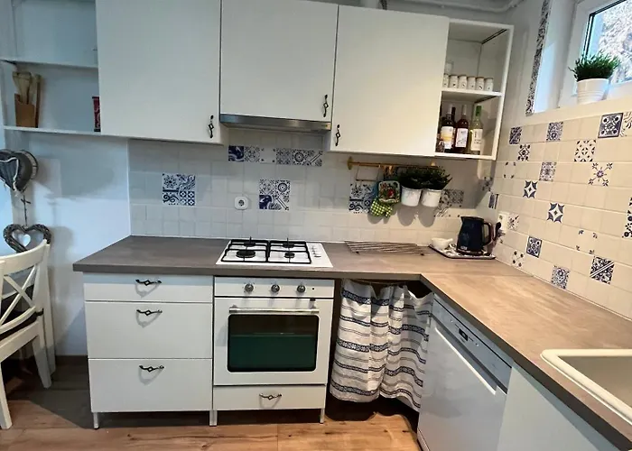 Zita Goeroeg Stilusu Haza アパート *